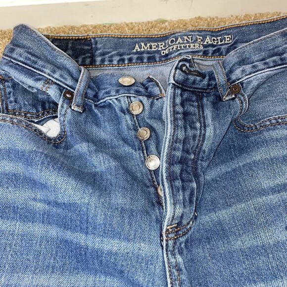 American Eagle High Rise Girlfriend jeans button fly distressed raw hem SZ 2 - Picture 8 of 9